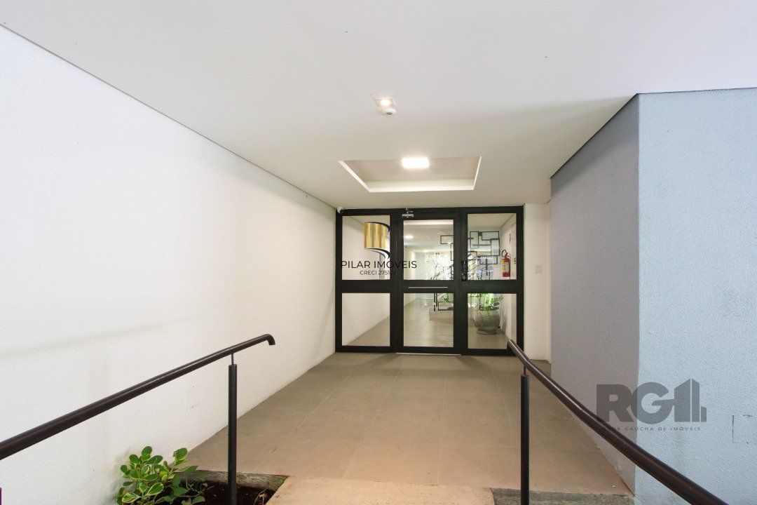 Apartamento em Porto Alegre no Bairro Petrópolis, de 2 quartos, GARDEN , semi mobiliado
