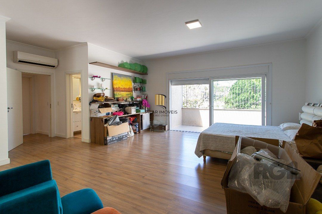Apartamento com uma cobertura horizontal com 329,10 m² privativos com suíte
