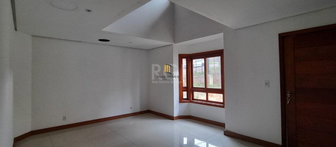 Casa para Venda com 3 dormitórios, sendo 1 suites e 2 vagas no bairro Tristeza
