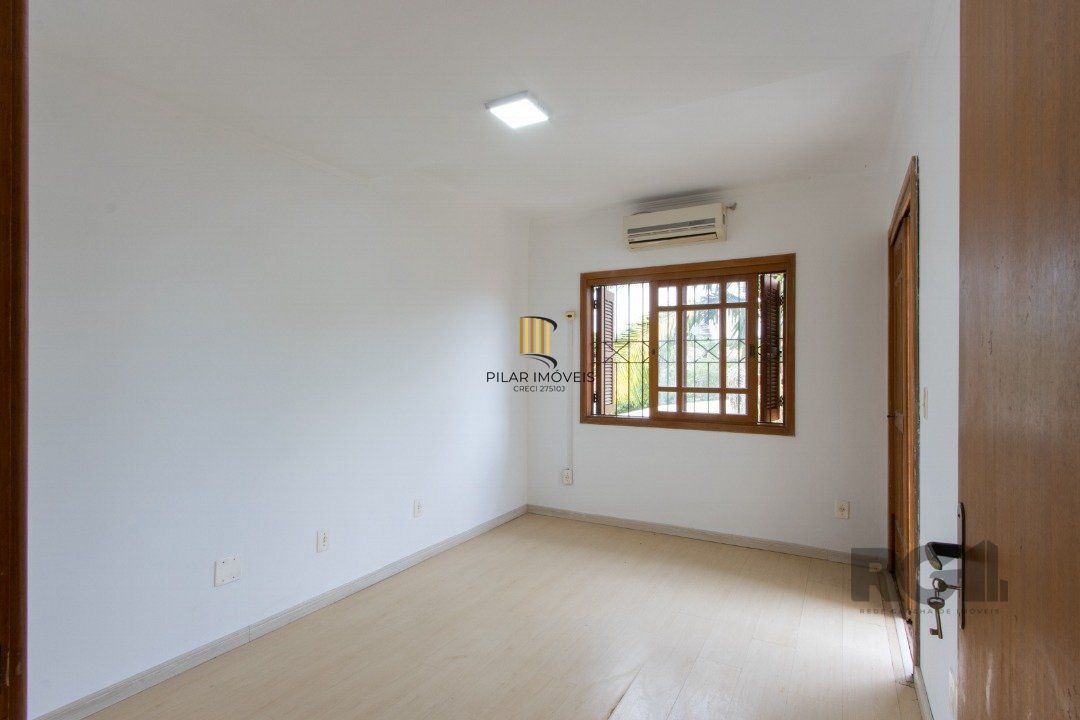 Casa 4 dormitórios no bairro Ipanema