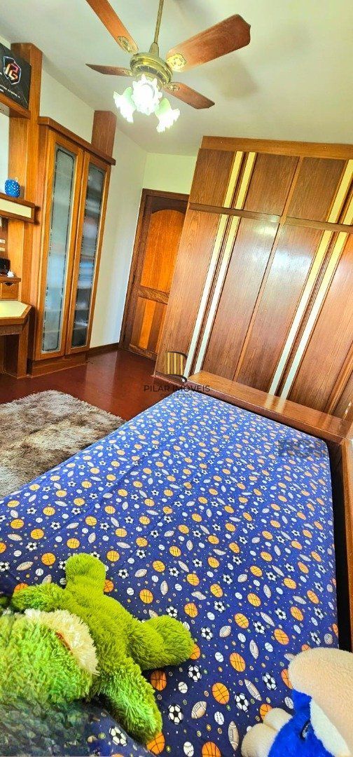 Casa para Venda - 350m², 5 dormitórios, sendo 1 suite, 6vagas - Cristal