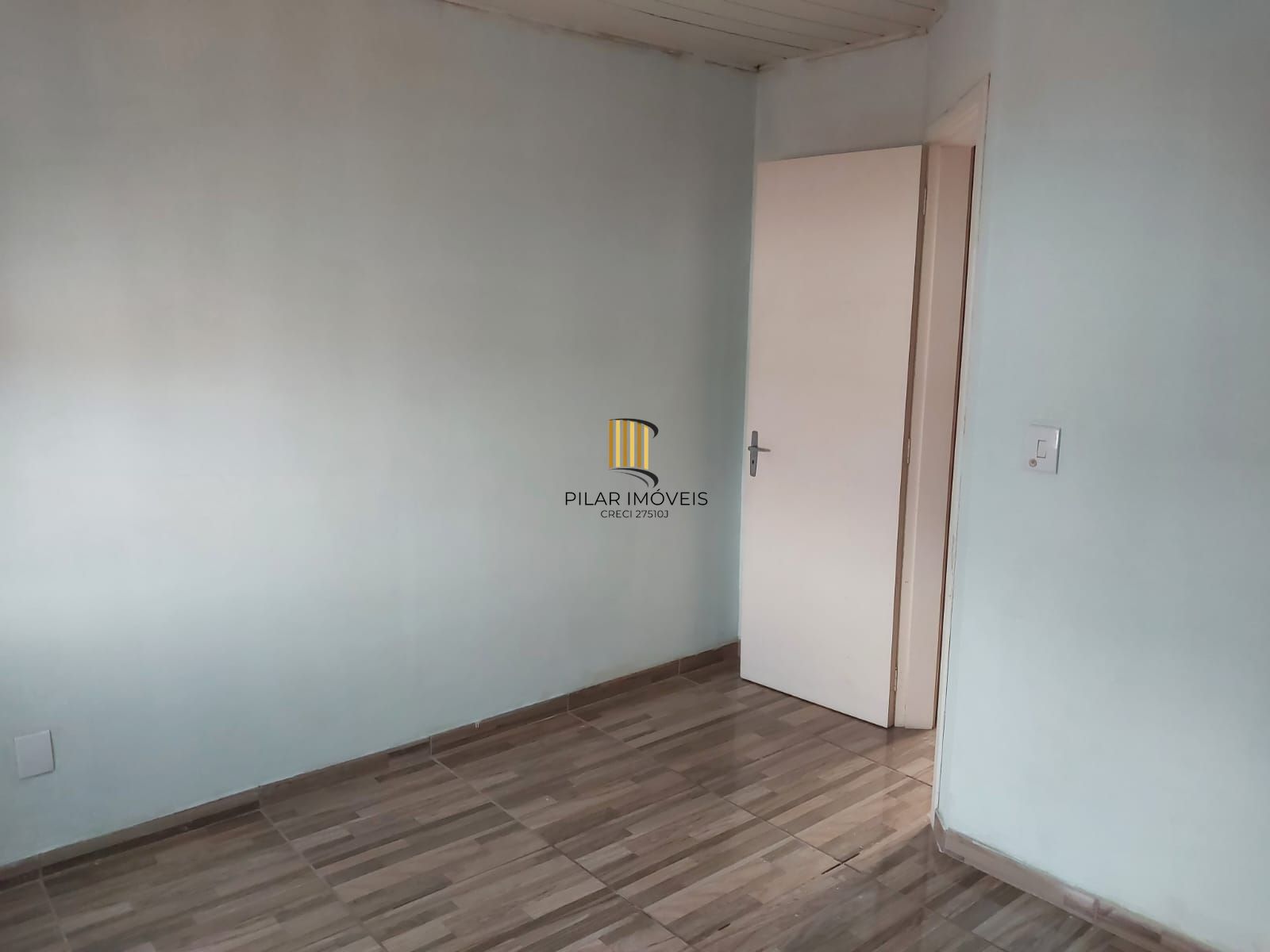 Casa em condominio com 2 dormitorios + garagem prox. Zaffari Juca Batista & Desco