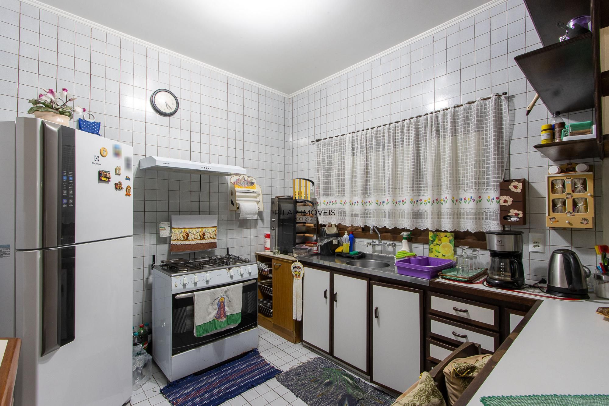 **Casa de 05 dormitórios, 03 suítes, 06 Banheiros, com 315,10m² privativos na Vila Conceição, Porto Alegre, RS**