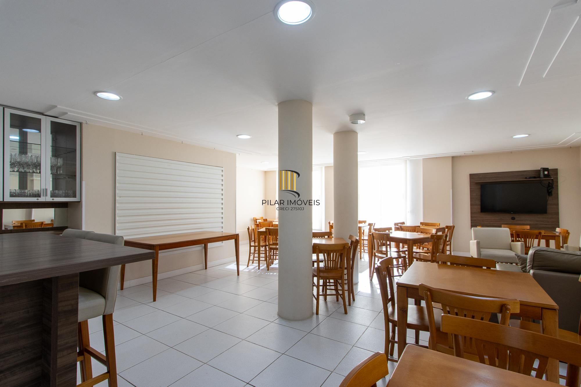 Apartamento, 2 dormitórios e 1 vaga, bairro Jardim Carvalho.