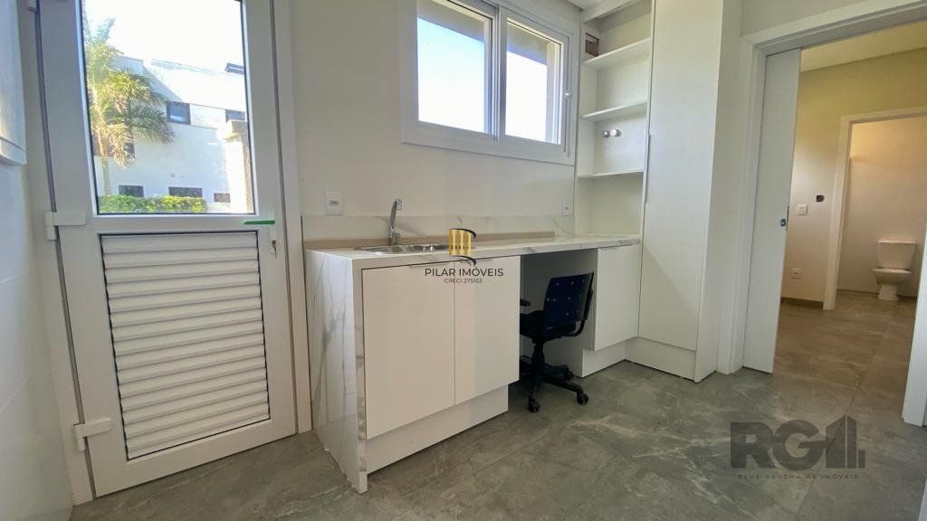 Casa de Condomínio 5 dormitórios no bairro Atlântida Sul