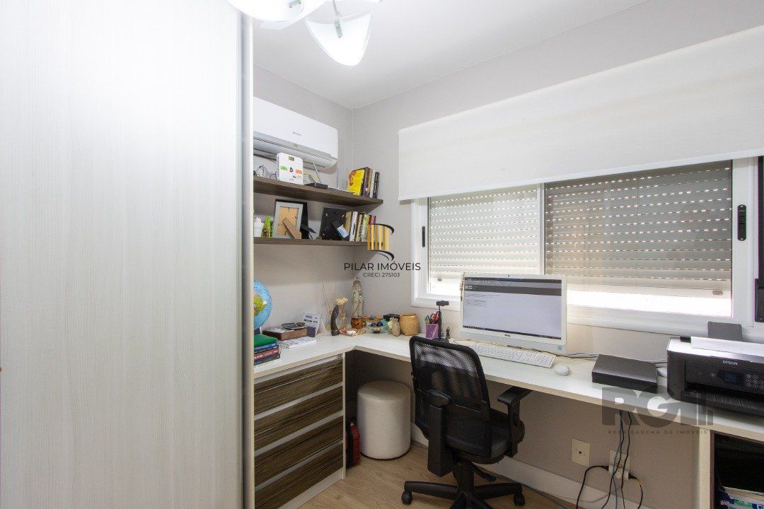 Casa em condomínio fechado,  com 3 quartos,  suíte, 3 banheiros e 2 vagas - Bairro Teresópolis