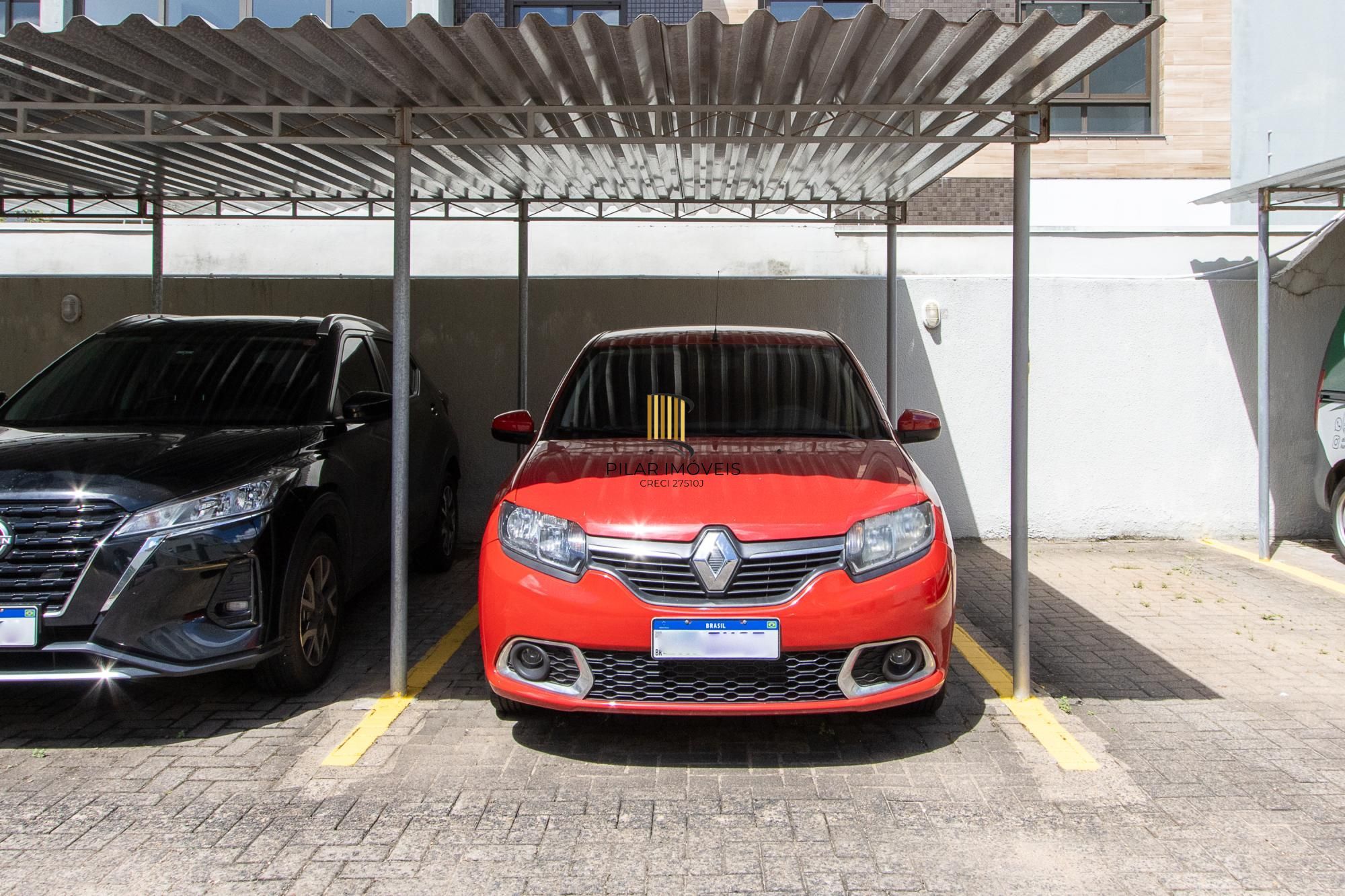 Apartamento com 2 dormitórios (reversível para 3) e 1 vaga escriturada  à venda no coração de Ipanema