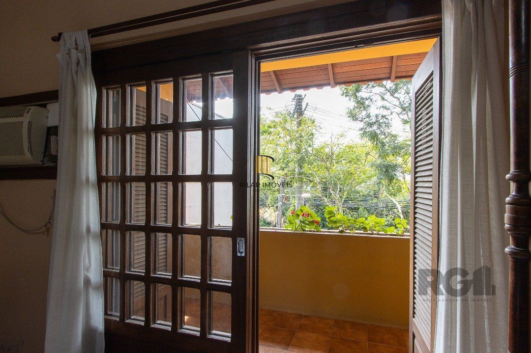 Casa para Venda - 300m², 3 dormitórios, sendo 1 suites, 4 vagas - Nonoai