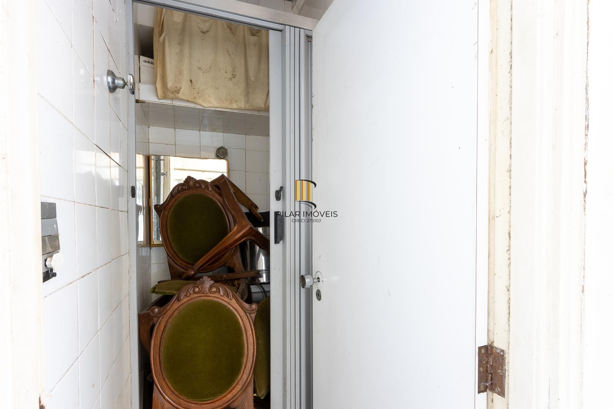 Apartamento frente à fundos, 3 dormitórios, 1 vaga escriturada - Centro Histórico