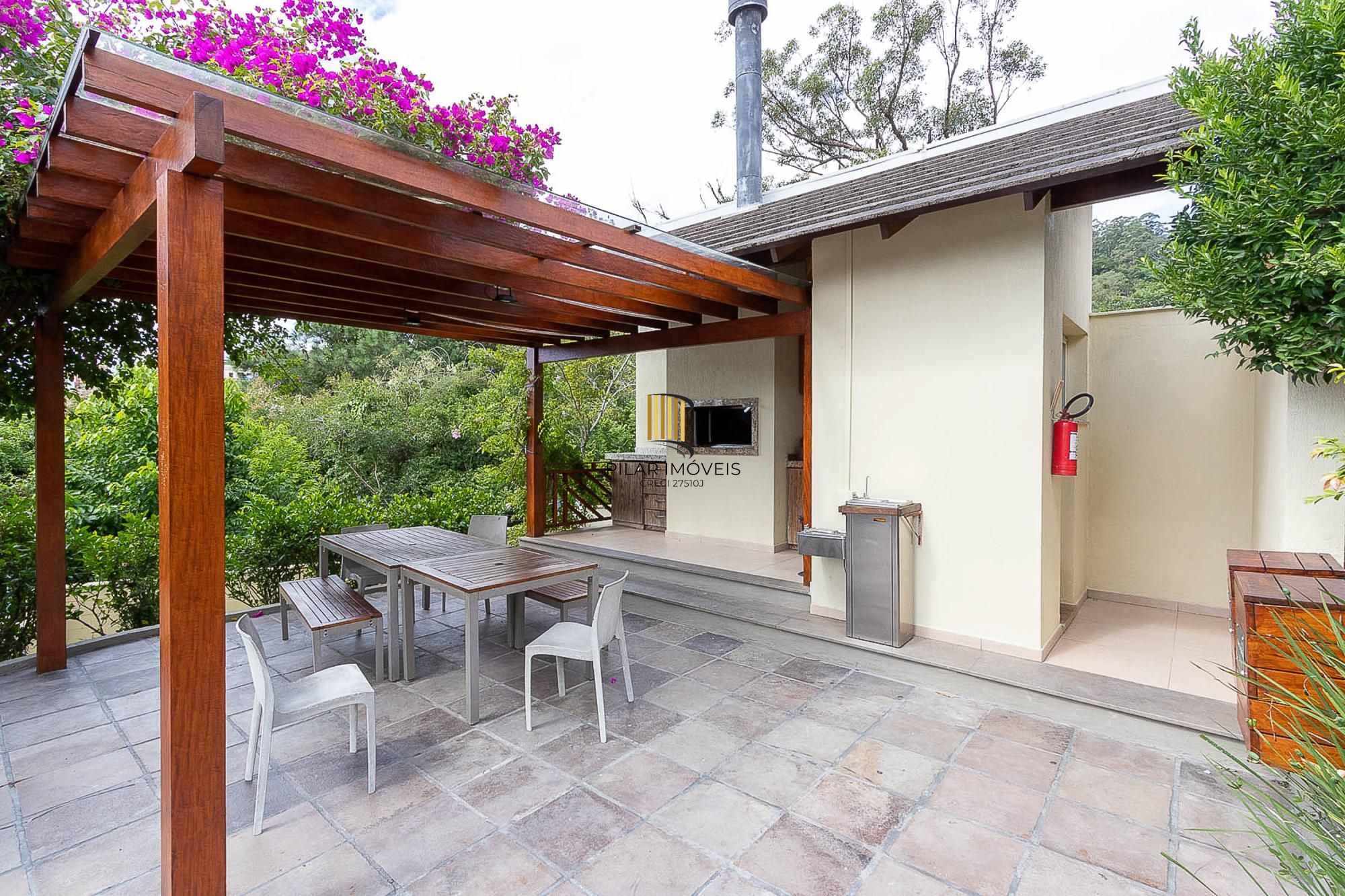 Casa condomínio | 3 dormitórios | 1 Suíte | 240,82 Privativos | 2 Vagas | Bairro Teresópolis