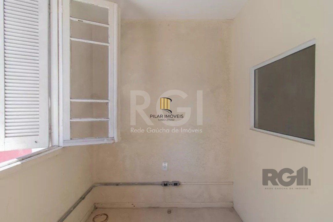 Casa para Venda - 200m², 5 dormitórios, 2 vagas - Azenha