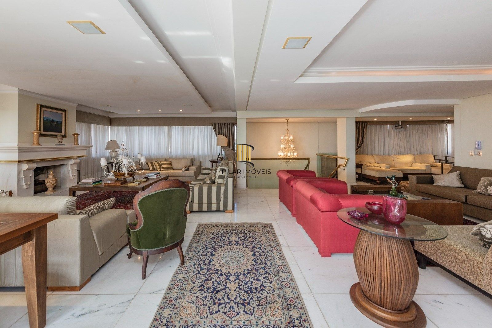 Clássica Cobertura, 600m2 privativos, 4 Dormitórios Sendo 3 Suítes!