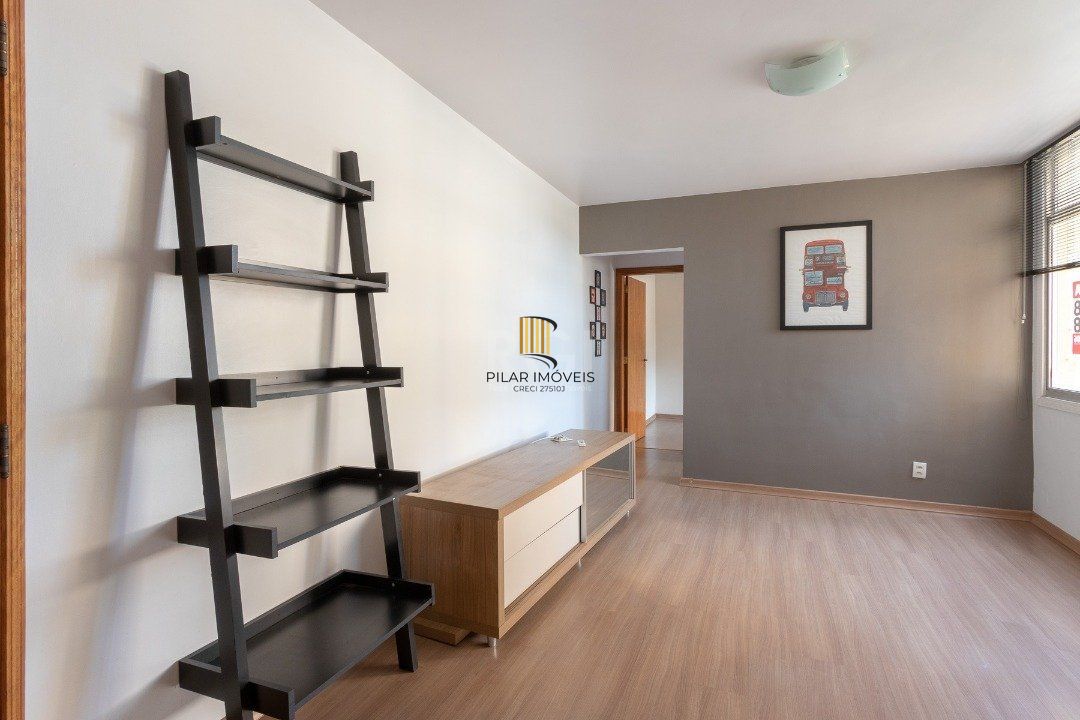 Apartamento de 1 dormitório, living, cozinha, área de serviço e banheiro social.