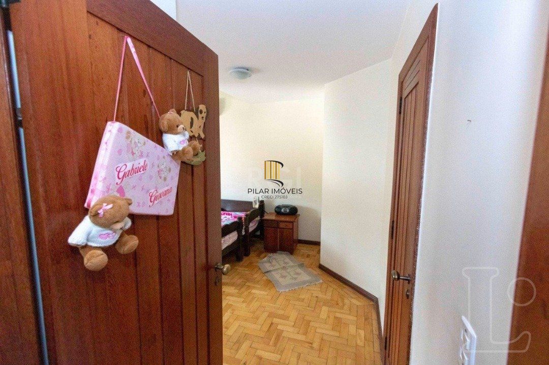 Casa para Venda - 349m², 4 dormitórios, sendo 1 suites, 3 vagas - Tristeza