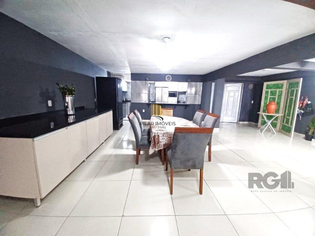 Casa 4 dormitórios no bairro Navegantes