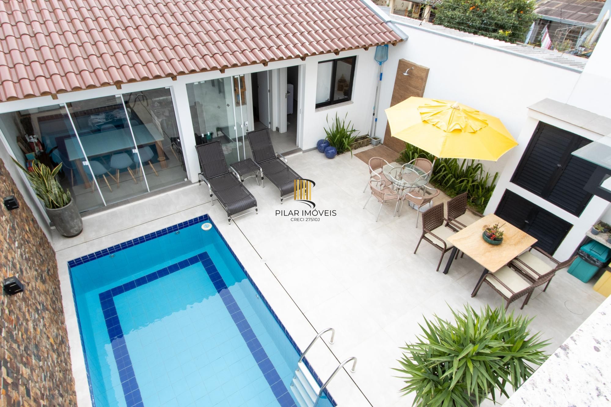 Excelente casa de alvenaria, 4 dormitórios, 2 suítes e 2 vagas de garagem.