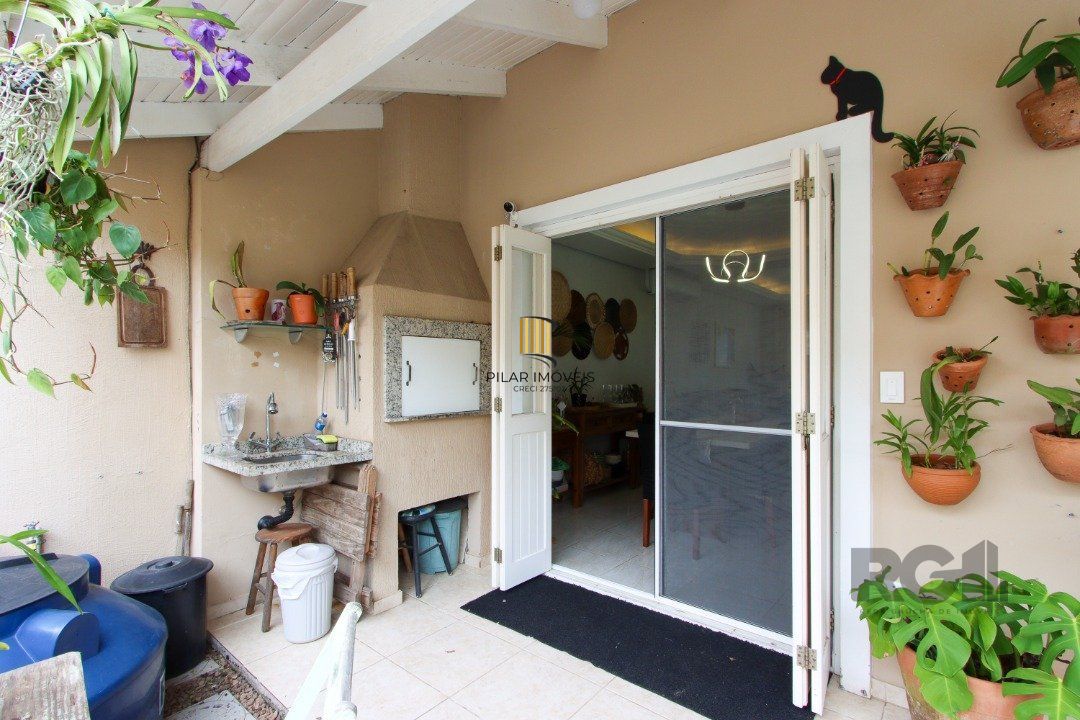 Casa 2 dormitórios no bairro Hípica