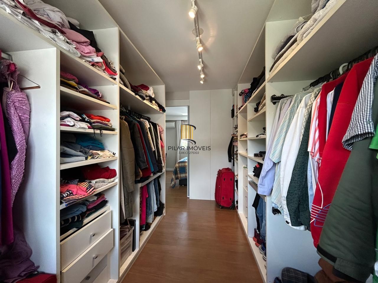 Casa condomínio | 3 dormitórios | 1 Suíte | 240,82 Privativos | 2 Vagas | Bairro Teresópolis