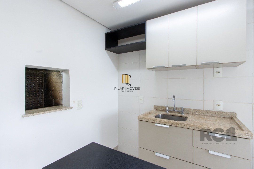 Apartamento semi-mobiliado, com área privada de 50,95 M2