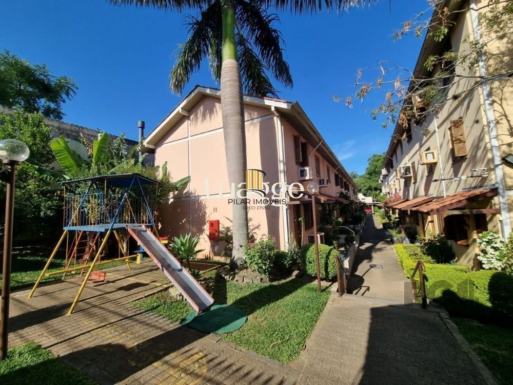 Casa em condomínio, com 57,66m² de área privativa 2 dormitórios transformados em 1 e 1 vaga coberta e escriturada