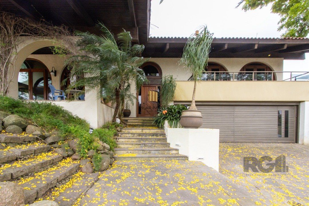 Casa para Venda - 645m², 4 dormitórios, sendo 4 suites, 11 vagas - Tristeza