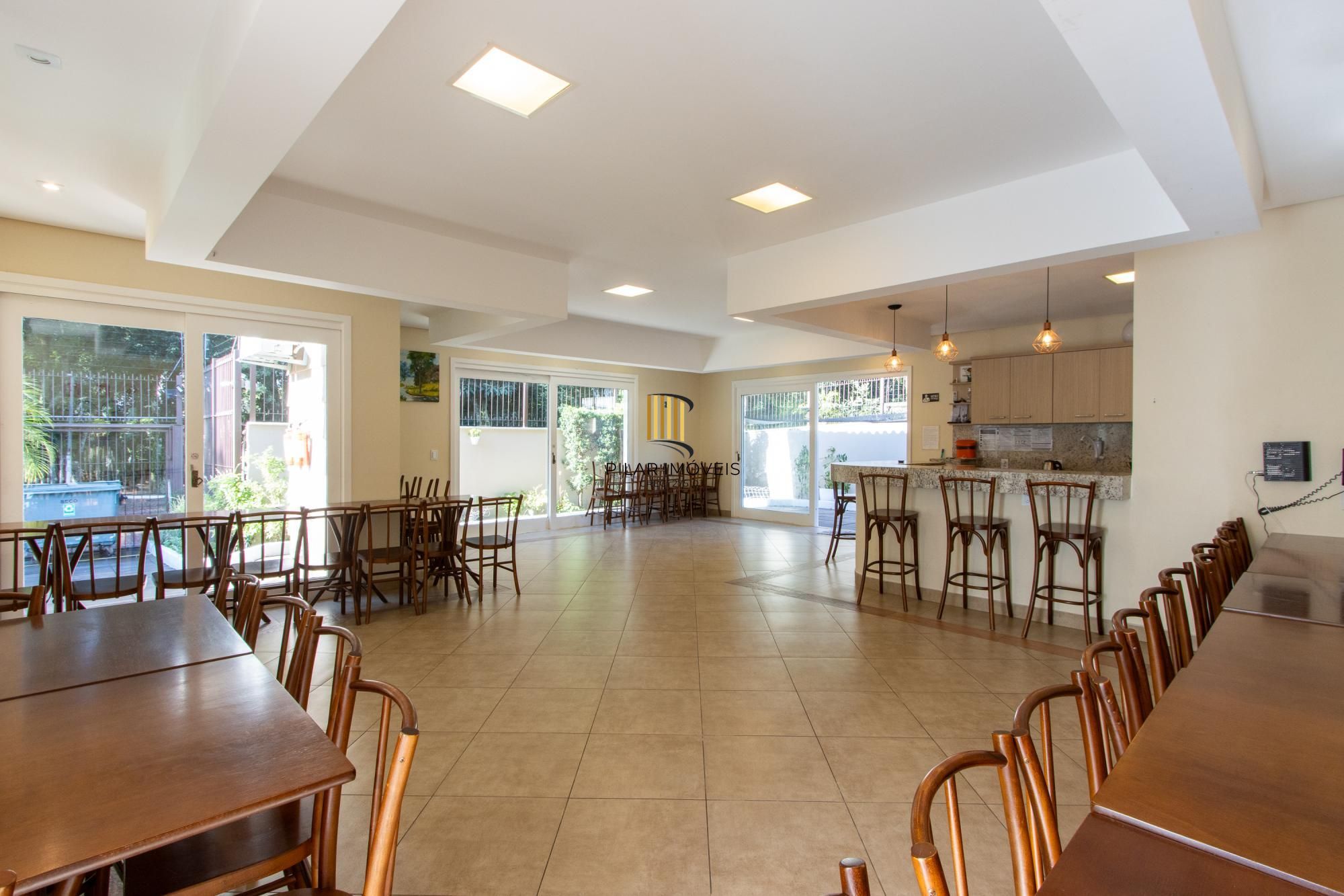 Casa em condomínio, com 3 quartos, com suíte, 2 vagas cobertas, churrasqueira, no Bairro Nonoai.