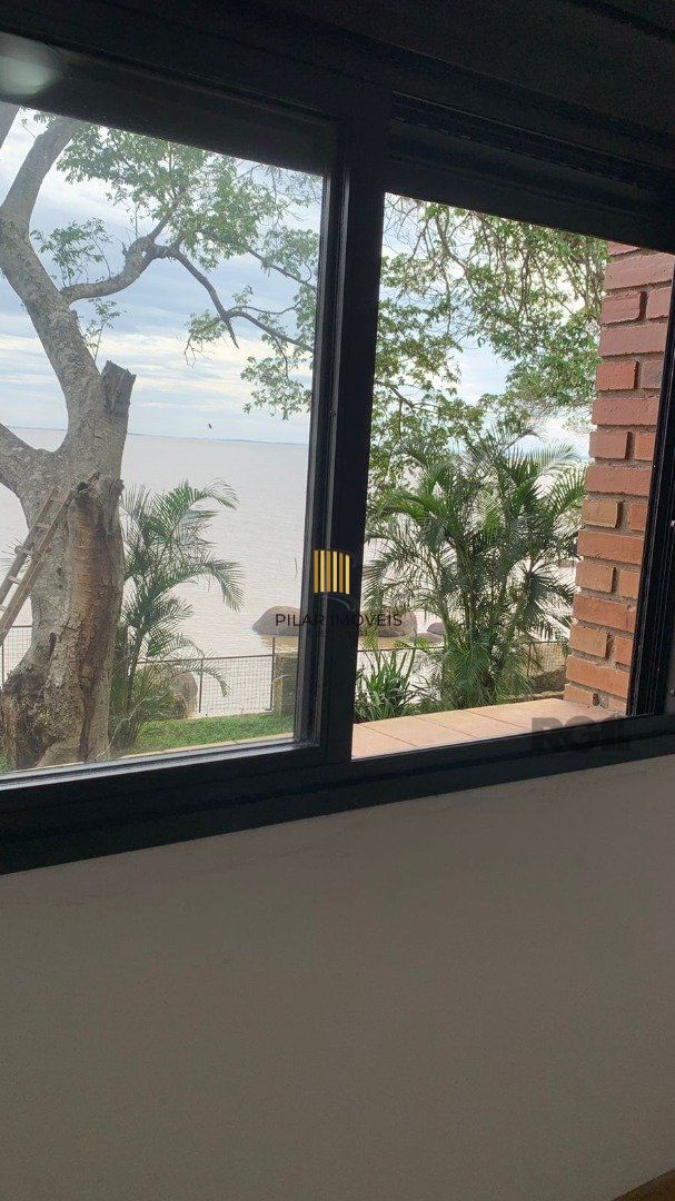AMPLA CASA COM PRAIA PRIVATIVA NA ZONA SUL DE POA