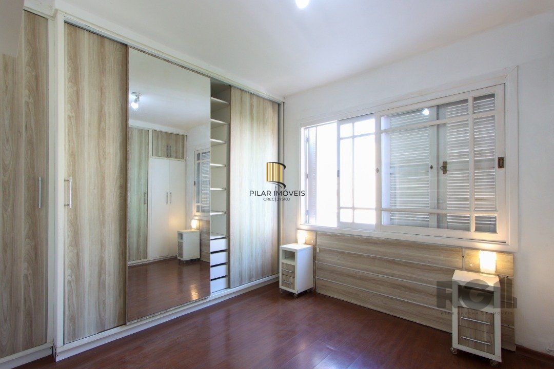 Apartamento semi-mobiliado, possui 3 dormitórios, sendo 1 suíte