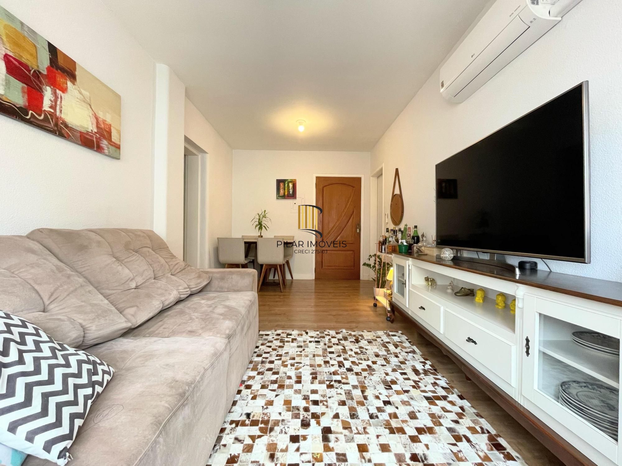 Apartamento com linda vista definida para o Rio Guaíba ? amplo, arejado e com sol da tarde!