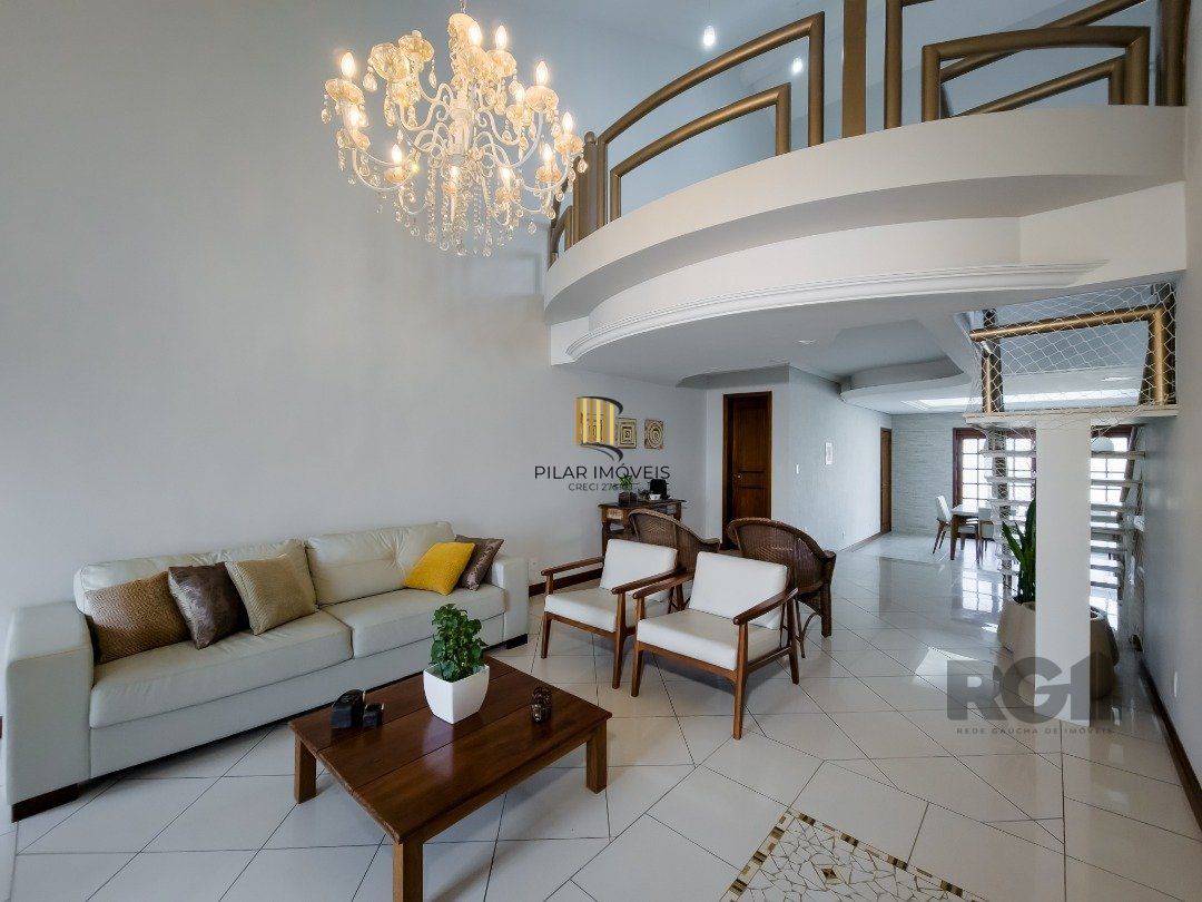 Casa 4 dormitórios no bairro Glória