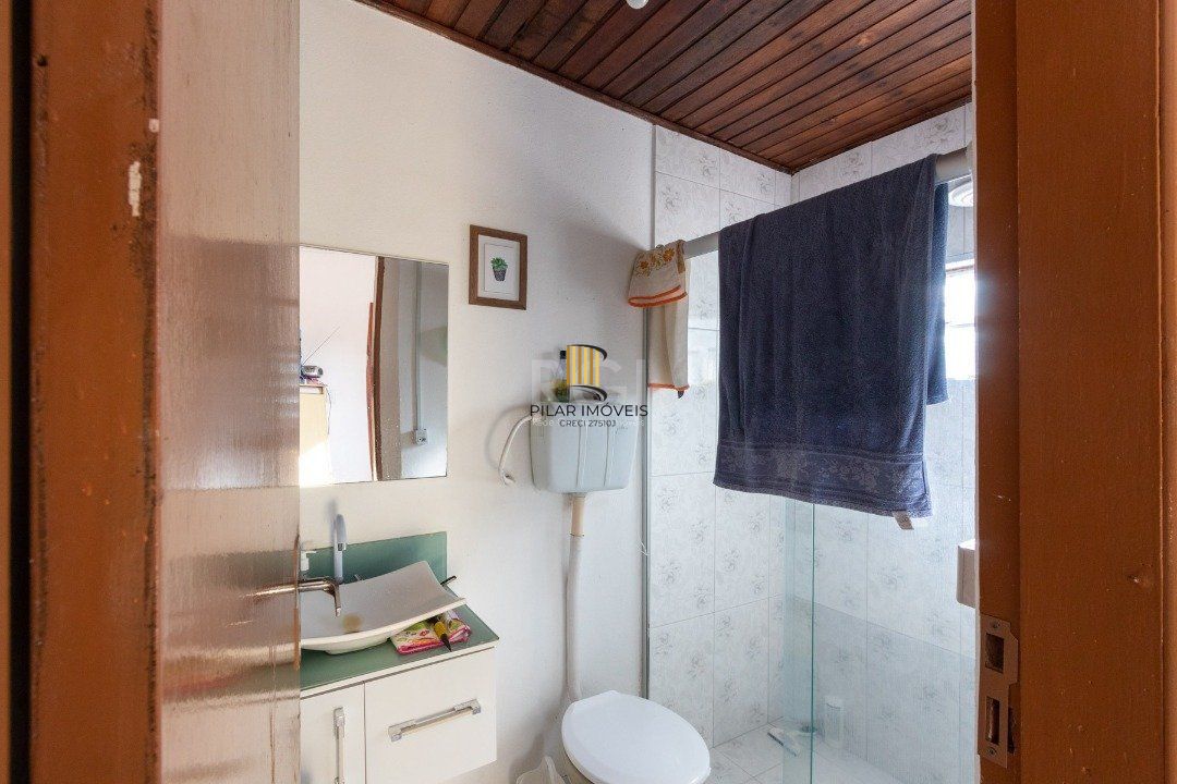 Casa para Venda - 240m², 6 dormitórios, sendo 3 suites, 2 vagas - Glória