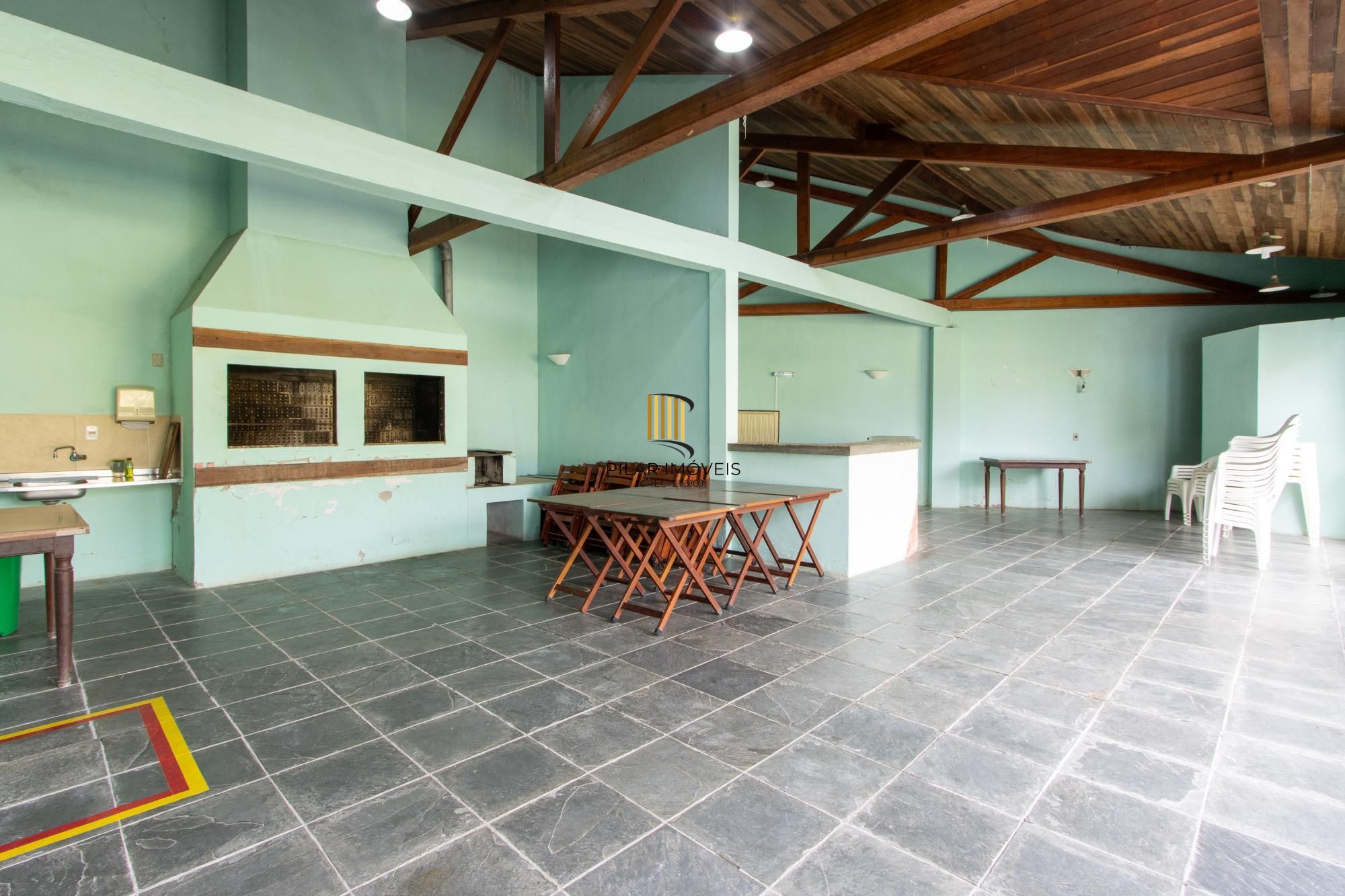 Terreno com edificações para múltiplos negócios lucrativos.