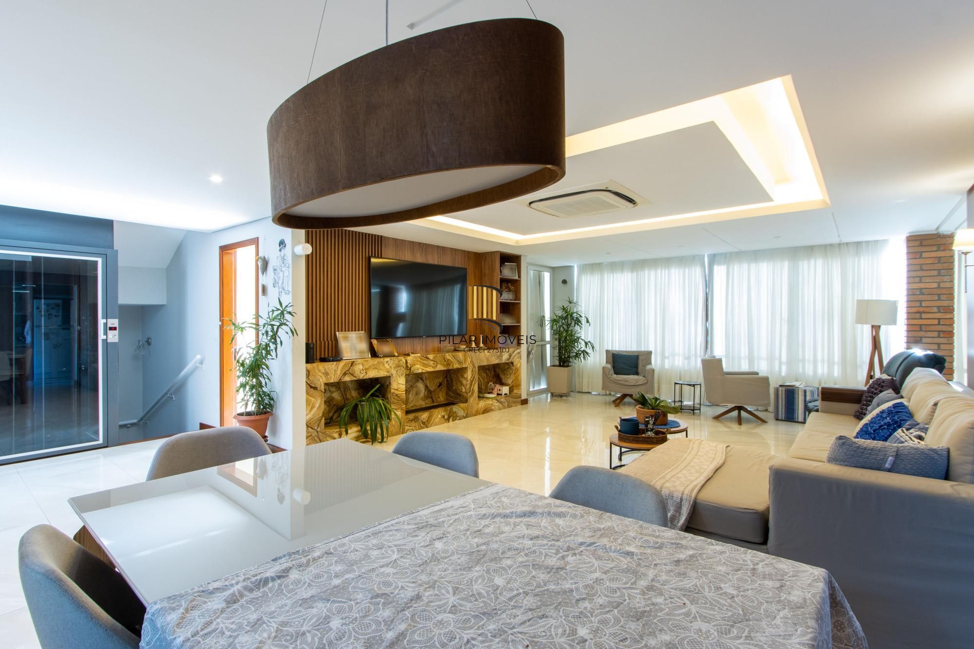 Casa 4 dormitórios com elevador