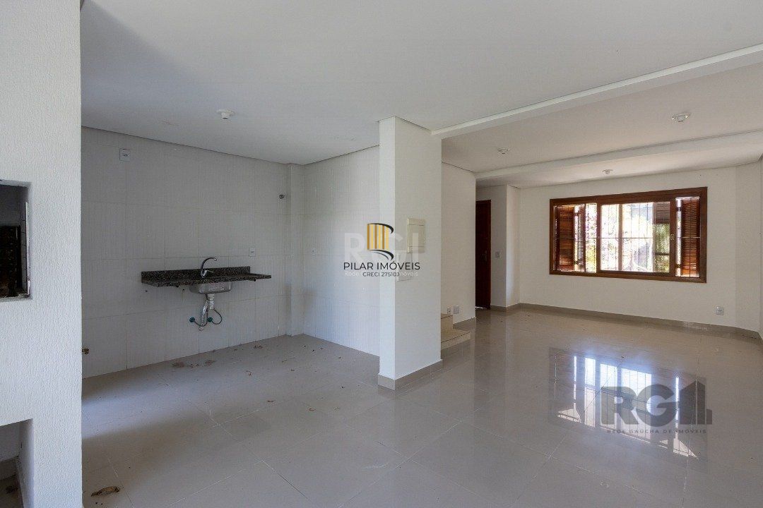Casa 3 dormitórios no bairro Guarujá