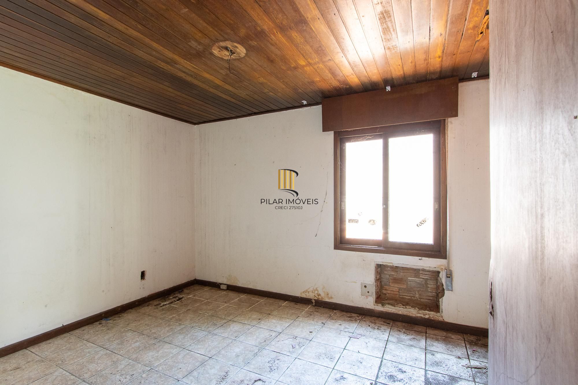 Casa para Venda - 320m², 3 dormitórios, sendo 1 suites, 4 vagas - Cristal