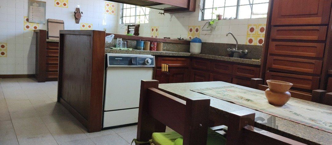 Casa com 4 quartos, suite, piscina, amplo terreno - Bairro Sétimo Céu