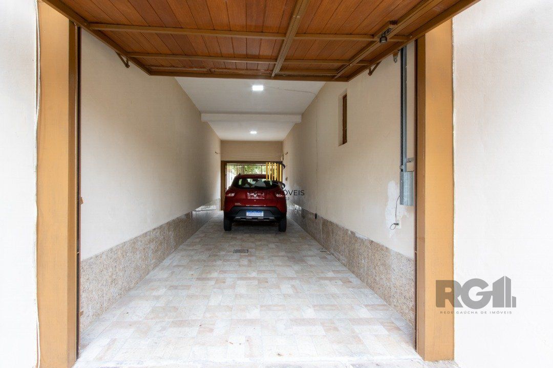 Casa 4 dormitórios no bairro Ipanema