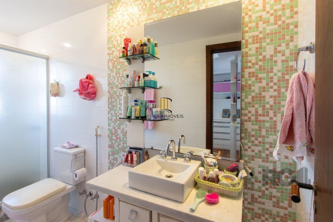 Casa 5 dormitórios no bairro Teresópolis