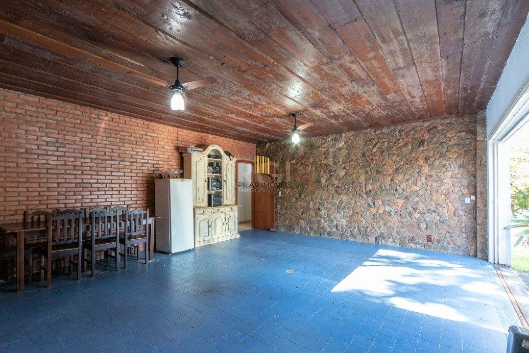 Casa para Venda - 250m², 3 dormitórios, sendo 1 suites, 3 vagas - Tristeza