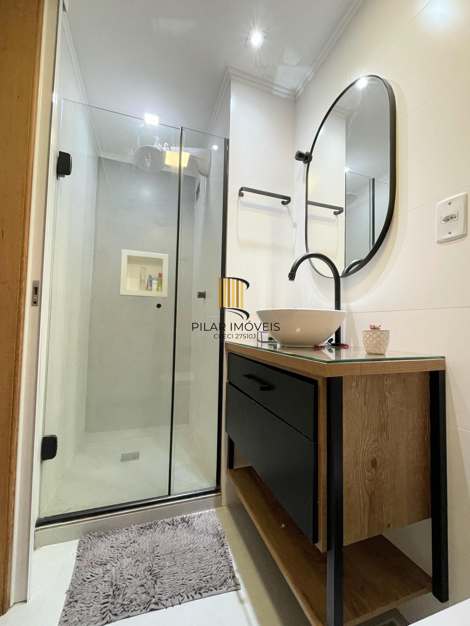 Apartamento com linda vista definida para o Rio Guaíba ? amplo, arejado e com sol da tarde!