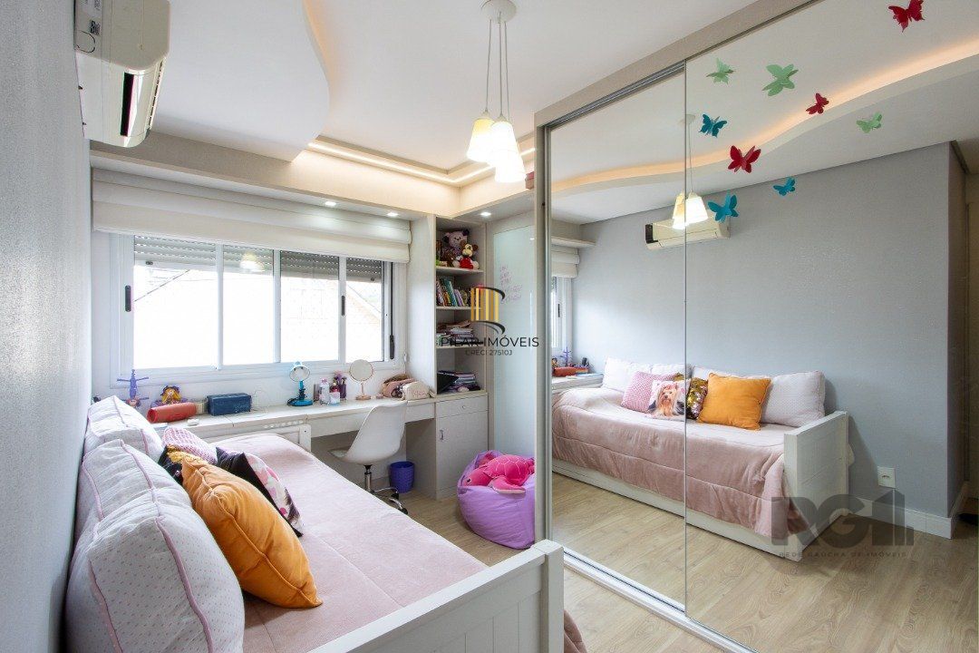 Casa em condomínio fechado,  com 3 quartos,  suíte, 3 banheiros e 2 vagas - Bairro Teresópolis