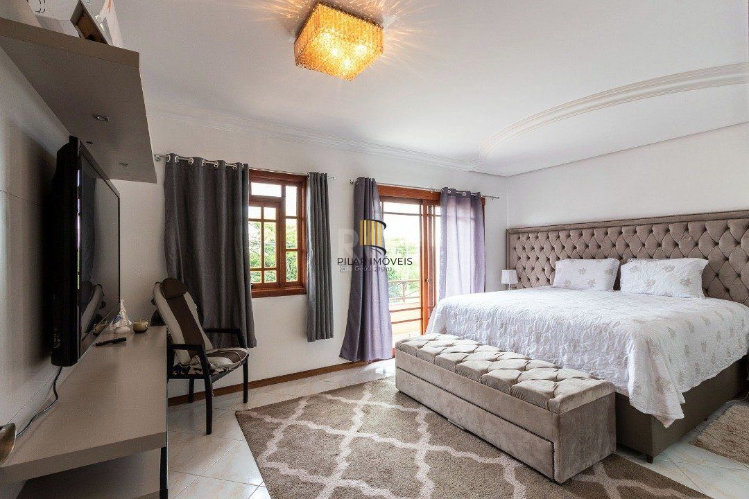 Casa para Venda - 293.76m², 3 dormitórios, sendo 1 suites, 6 vagas - Guarujá