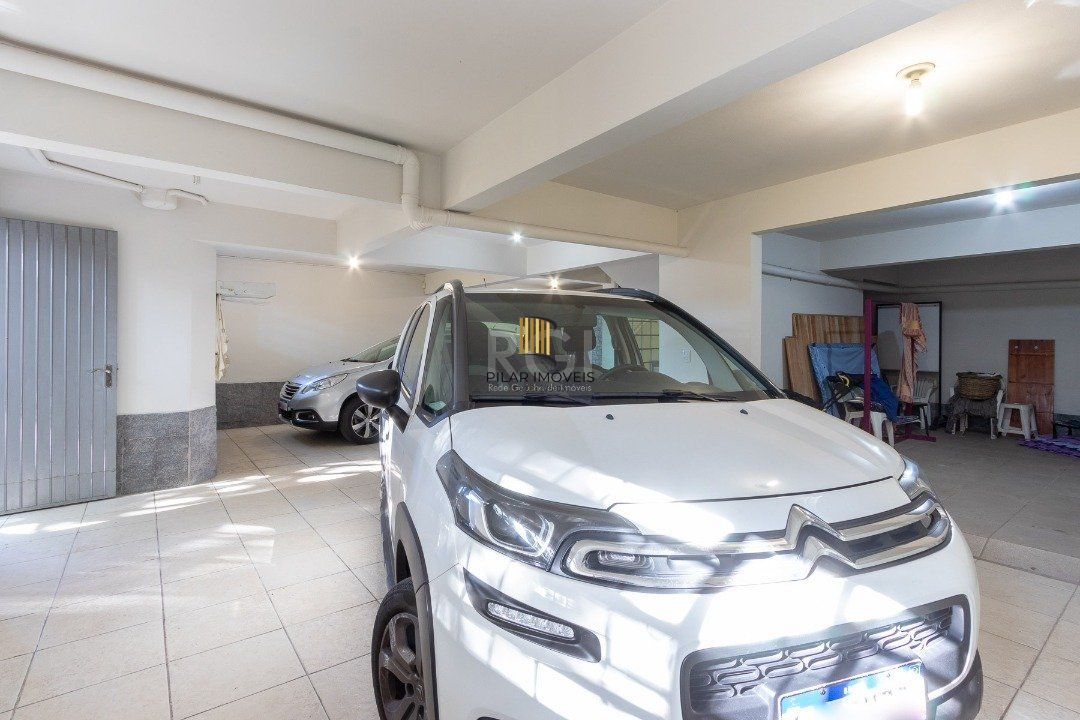 Casa para Venda - 308.25m², 3 dormitórios, sendo 1 suites, 5 vagas - Cristal