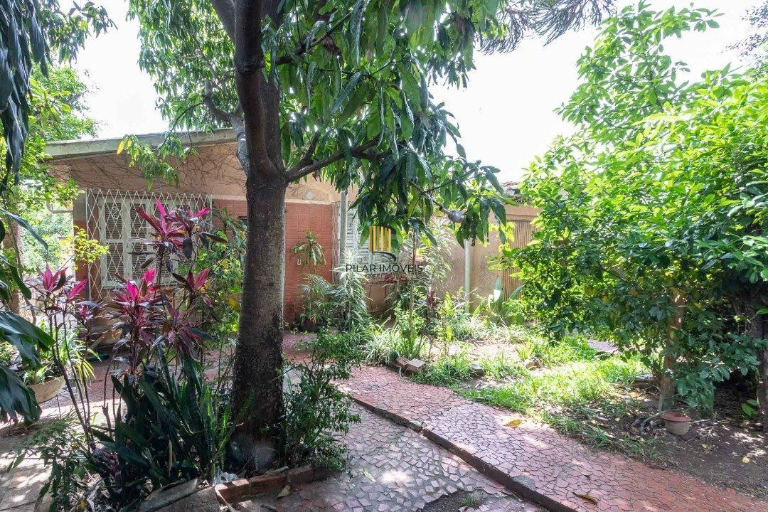terreno com 605m², 11m de frente e 55m de frente a fundos.