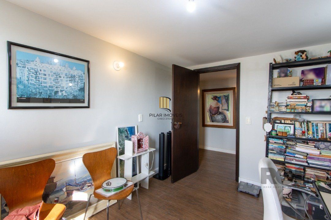 Casa 5 dormitórios no bairro Teresópolis