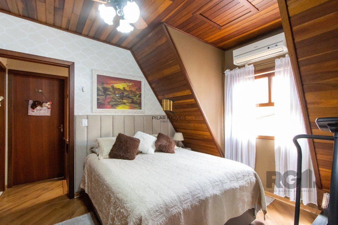 Casa em condomínio, 135m² privativos, 3 quartos, 2 vagas - Bairro Glória