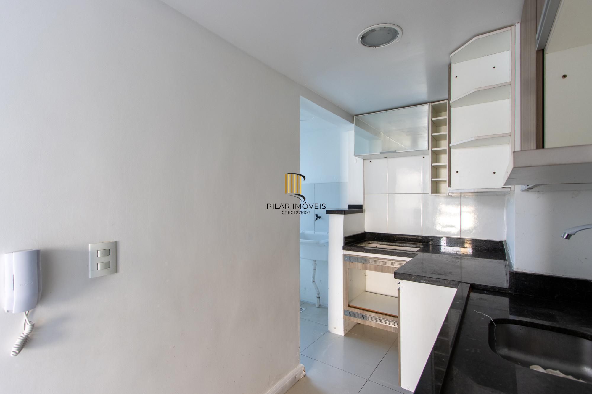 Apartamento térreo desocupado com  2 dormitórios I bairro Hipica