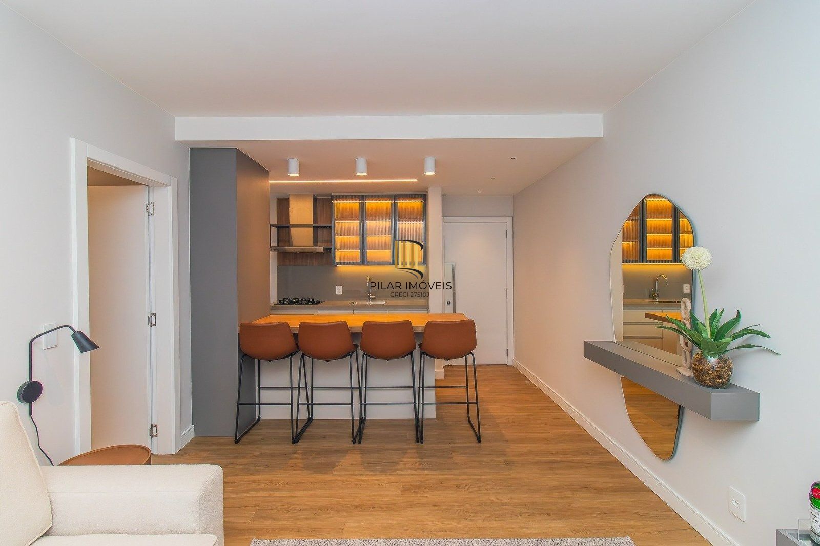 Apartamento mobiliado e reformado no Passo da Areia