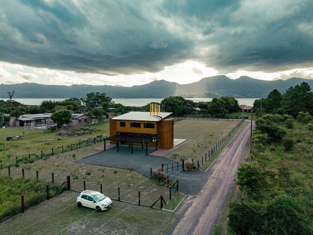 Casa de Condomínio 3 dormitórios no bairro Palmital
