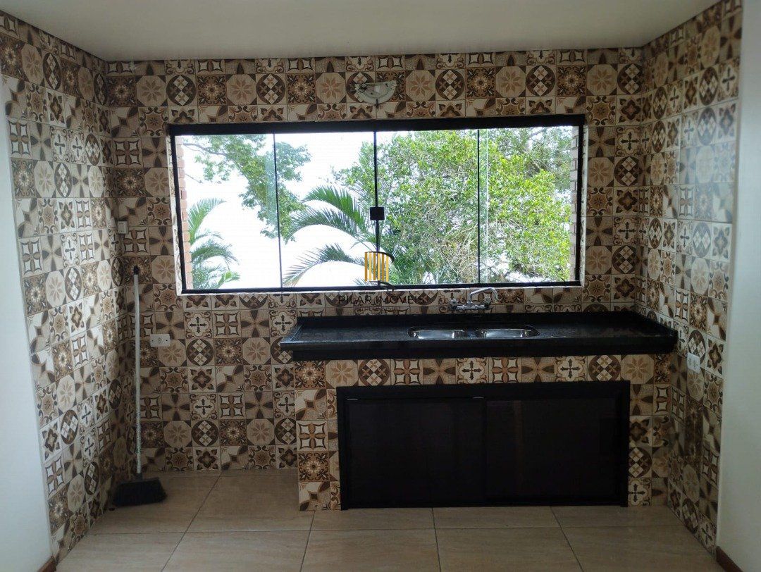 AMPLA CASA COM PRAIA PRIVATIVA NA ZONA SUL DE POA